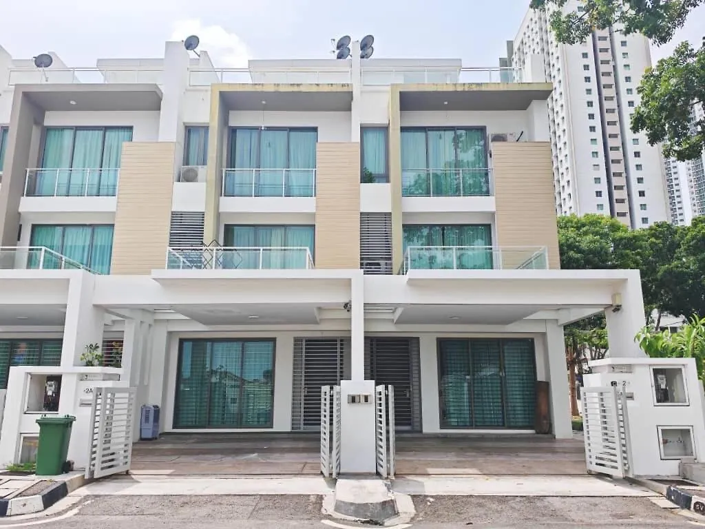 Spacious Lupsxury Conor Villa Garden Parking Group Family Gathering Wedding Gelugor Holiday home