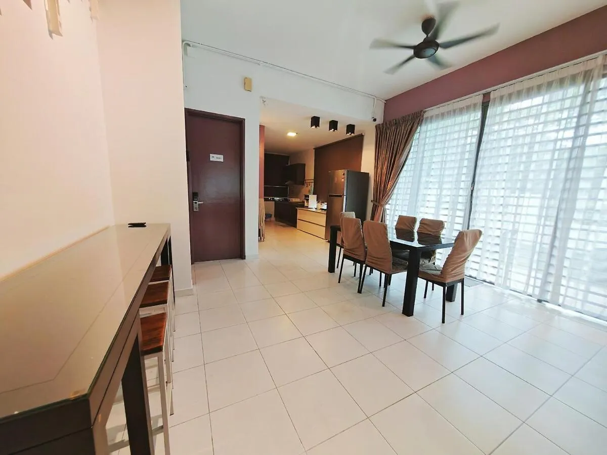 Holiday home Spacious Lupsxury Conor Villa Garden Parking Group Family Gathering Wedding Gelugor
